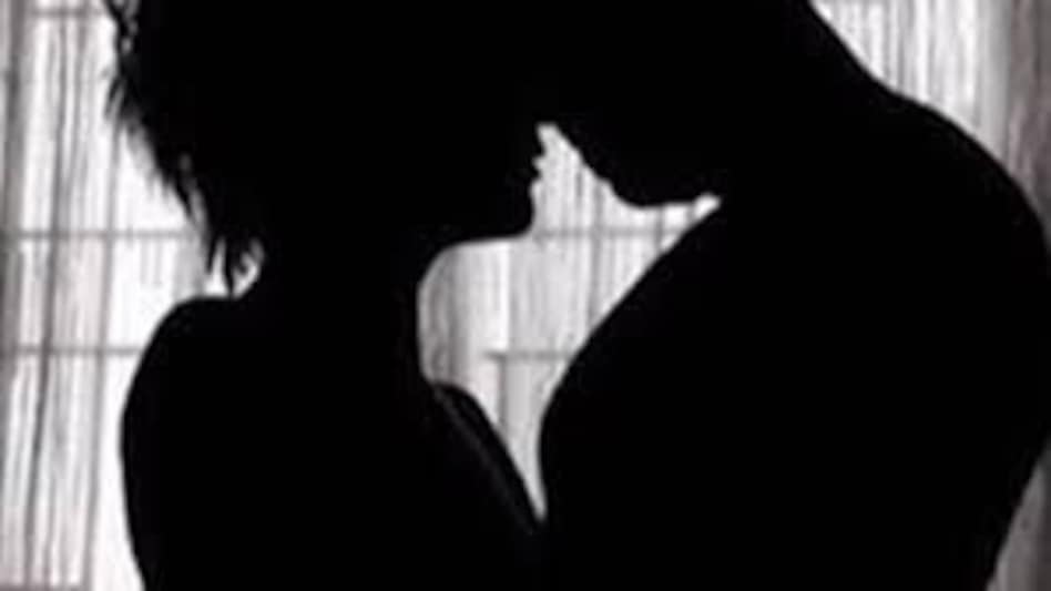 Wife Swapping: वाइफ स्वैपिंग पार्टी से पत्नी ने मना किया तो पति ने किया अननैचुरल सेक्स, बोला-गंवार Wife Swapping: वाइफ स्वैपिंग पार्टी से पत्नी ने मना किया तो पति ने किया अननैचुरल सेक्स, बोला-गंवार