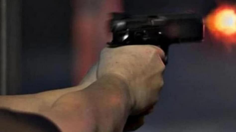 UP Crime: बदायूं में 3 लोगों की गोली मारकर हत्या, पूर्व ब्लॉक प्रमुख, पत्नी और मां को मारी गोली UP Crime: बदायूं में 3 लोगों की गोली मारकर हत्या, पूर्व ब्लॉक प्रमुख, पत्नी और मां को मारी गोली