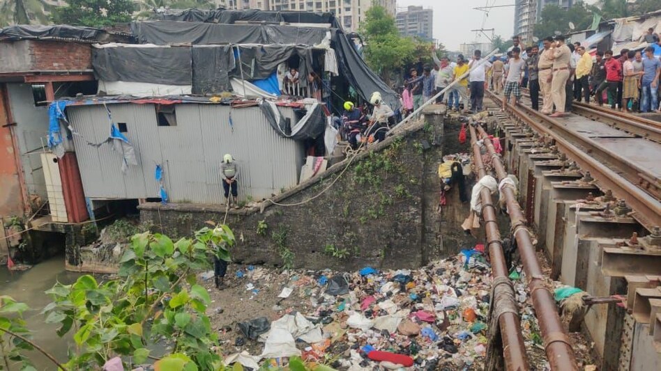 Mumbai Crime: महिला की हत्या में तीन महिलाएं गिरफ्तार, पति की प्रेमिका के कत्ल की खौफनाक साजिश Mumbai Crime: महिला की हत्या में तीन महिलाएं गिरफ्तार, पति की प्रेमिका के कत्ल की खौफनाक साजिश