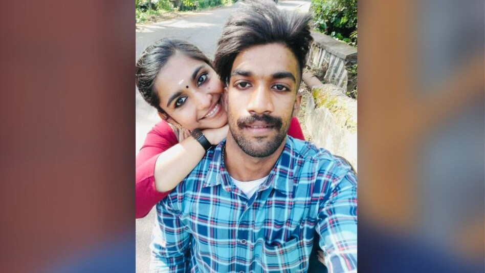 Kerala Crime: चाहती थी ब्रेकअप, नहीं माना बॉयफ्रेंड तो दिया ज़हर, प्रेमिका ने पुलिस कस्टडी में की आत्महत्या की कोशिश Kerala Crime: चाहती थी ब्रेकअप, नहीं माना बॉयफ्रेंड तो दिया ज़हर, प्रेमिका ने पुलिस कस्टडी में की आ...