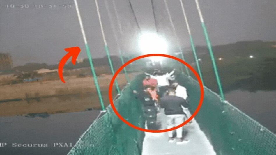 Morbi Bridge Collapsed Video: मोरबी पुल हादसे का Video आया सामने Morbi Bridge Collapsed Video: मोरबी पुल हादसे का Video आया सामने