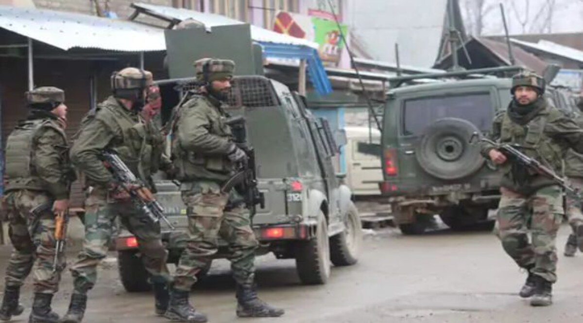 जम्मू कश्मीर के पुलवामा में आतंकी हमले में पुलिसकर्मी शहीद, सीआरपीएफ का जवान घायल CrimeTak