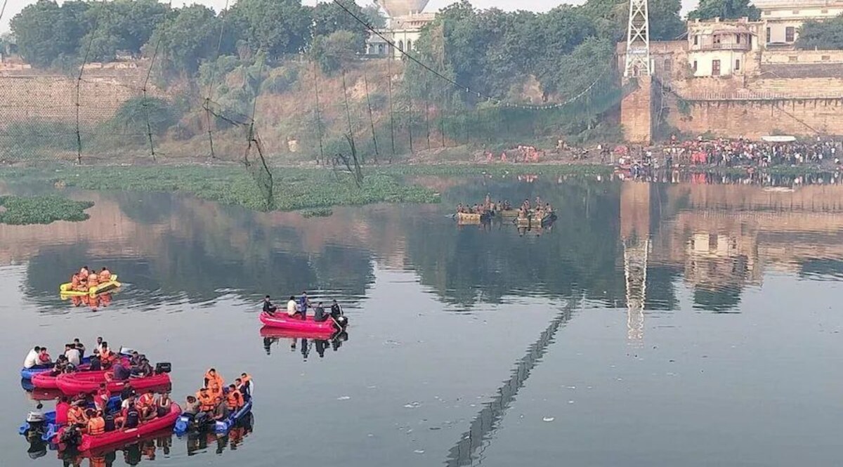 Morbi Bridge Collapse Update: मोरबी हादसे में अब तक 141 की मौत, रेस्क्यू में जुटीं तीनों सेनाएं, 177 लोग बचाए गए CrimeTak