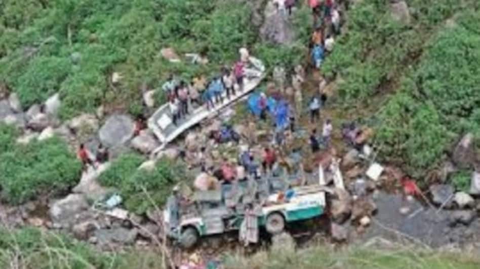 बिना डसे एक सांप ने ऐसे ले ली 34 लोगों की जान, मंडप की जगह श्मशान पहुँचे बाराती बिना डसे एक सांप ने ऐसे ले ली 34 लोगों की जान, मंडप की जगह श्मशान पहुँचे बाराती