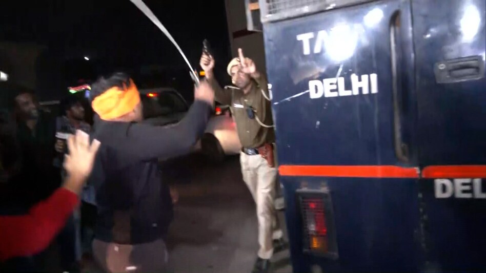 Shraddha Case : हत्या कर आफताब ने बीयर पी, ऑनलाइन खाना मंगाया फिर वेबसीरीज देखी, श्रद्धा मर्डर के 5 बड़े अपडेट Shraddha Case : हत्या कर आफताब ने बीयर पी, ऑनलाइन खाना मंगाया फिर वेबसीरीज देखी, श्रद्धा मर्डर के 5...