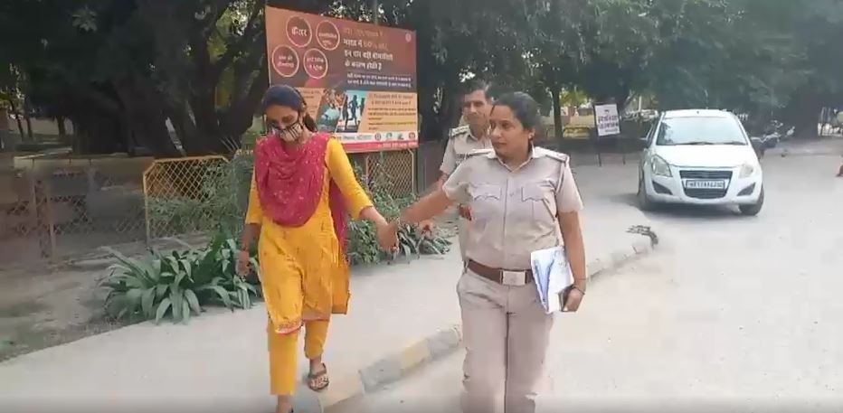 Haryana Crime: शादी से किया इनकार तो प्रेमिका ने प्रेमी पर किया तेजाब से हमला CrimeTak