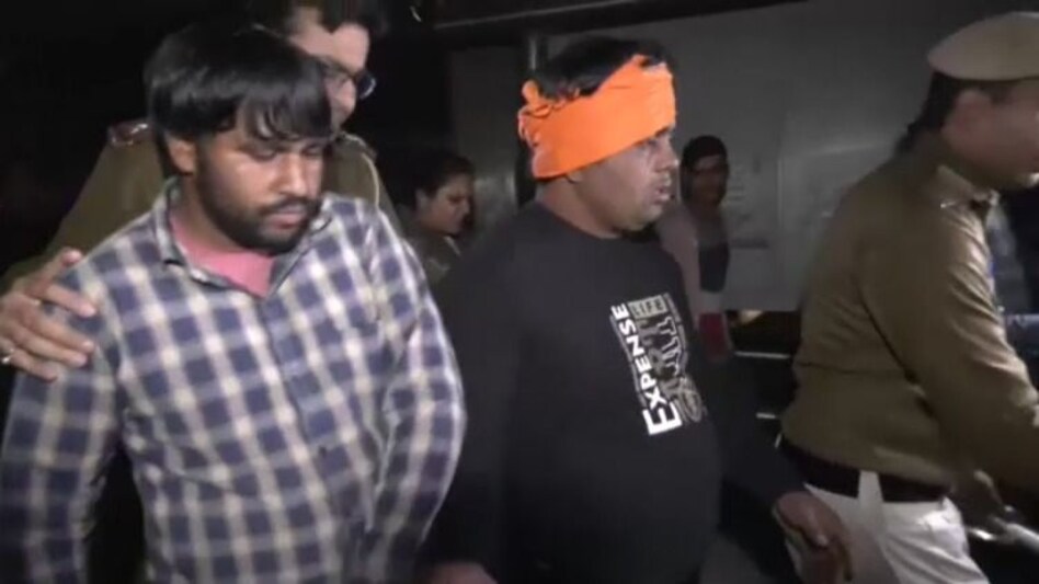 Shraddha Case: श्रद्धा हत्याकांड के आरोपी आफताब की वैन पर तलवार से हमला, देखिए VIDEO Shraddha Case: श्रद्धा हत्याकांड के आरोपी आफताब की वैन पर तलवार से हमला, देखिए VIDEO