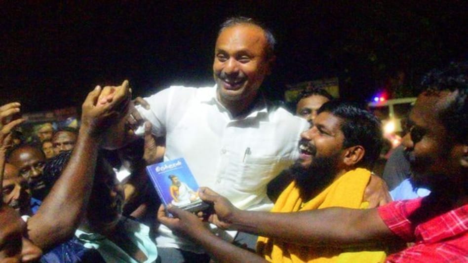 "हमें पीड़ितों के रूप में देखें, हत्यारों के रूप में नहीं", जेल से रिहा होने के बाद बोले राजीव गांधी हत्याकांड के दोषी "हमें पीड़ितों के रूप में देखें, हत्यारों के रूप में नहीं", जेल से रिहा होने के बाद बोले राजीव गांध...