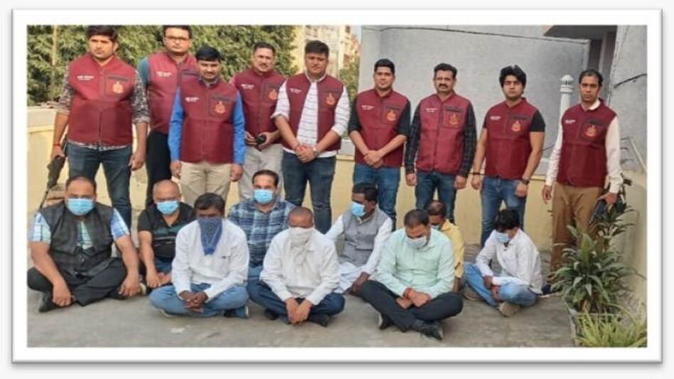 Delhi Crime: ईडी के फर्जी नोटिस वाले स्पेशल 26 गैंग का पर्दाफाश, असम राइफल्स के हेड कांस्टेबल सहित नौ गिरफ्तार Delhi Crime: ईडी के फर्जी नोटिस वाले स्पेशल 26 गैंग का पर्दाफाश, असम राइफल्स के हेड कांस्टेबल सहित ...