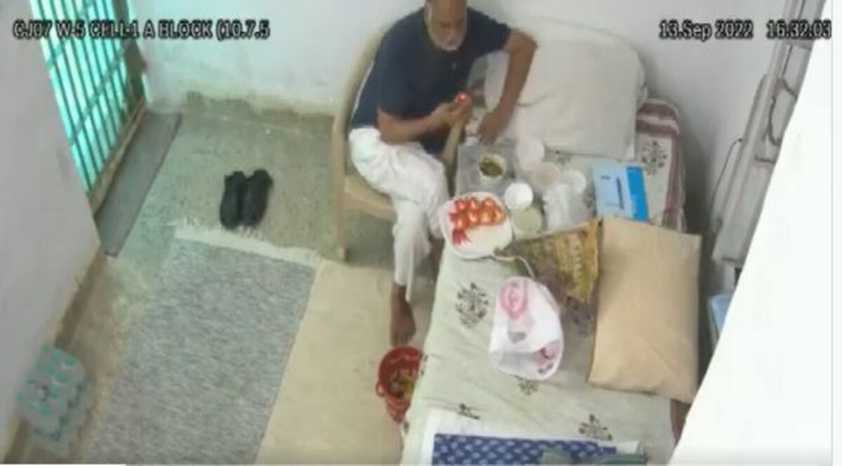 Delhi Satyendar Jain Video : दिल्ली के जेल मंत्री सत्येंद्र जैन का एक और वीडियो सामने आया CrimeTak