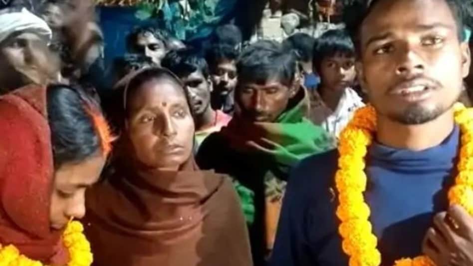 Bihar Crime: दो लड़कों से हुआ प्यार, पहले की दूसरे प्रेमी से शादी, दो महीने बाद पहले प्रेमी संग बसा लिया घर! Bihar Crime: दो लड़कों से हुआ प्यार, पहले की दूसरे प्रेमी से शादी, दो महीने बाद पहले प्रेमी संग बसा...