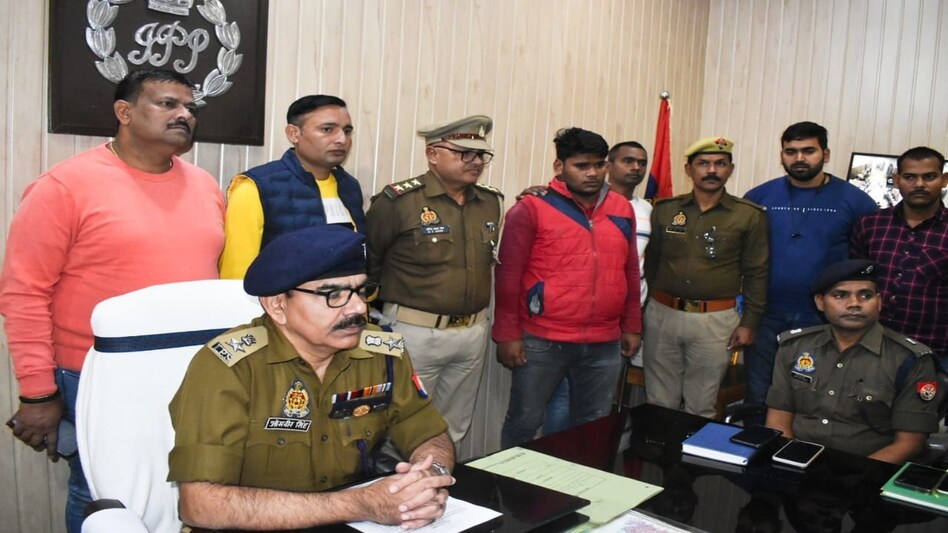 UP Crime: हत्या को दी हादसे की शक्ल, सामने आया दो दोस्तों और बेटी के खूनी प्रेम संबंधों का सच! UP Crime: हत्या को दी हादसे की शक्ल, सामने आया दो दोस्तों और बेटी के खूनी प्रेम संबंधों का सच!