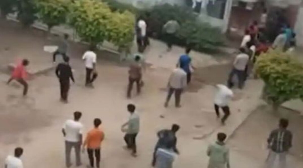 मोगा में दिखा 'बेगानी शादी में अब्दुल्ला दीवाना', वर्ल्ड कप फाइनल देखकर भिड़ गए छात्रों के दो गुट CrimeTak