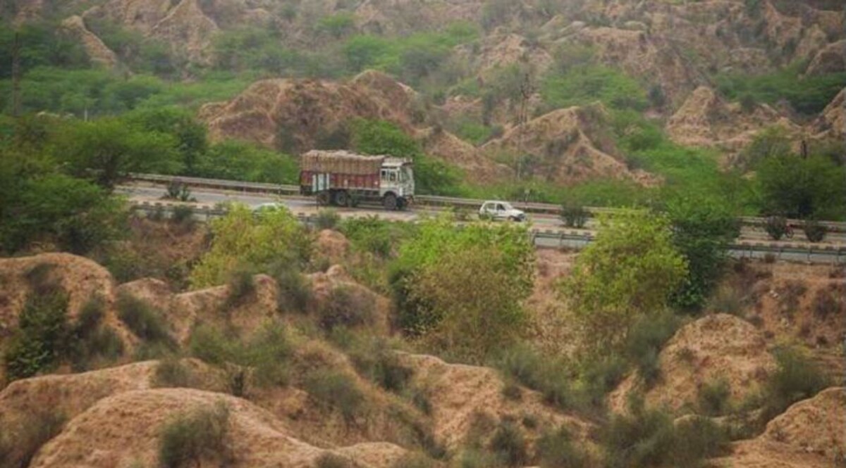 MP Crime : ग्वालियर के बीहड़ में मुठभेड़ के बाद इनामी डकैत ऐसे आया पुलिस के चंगुल में CrimeTak