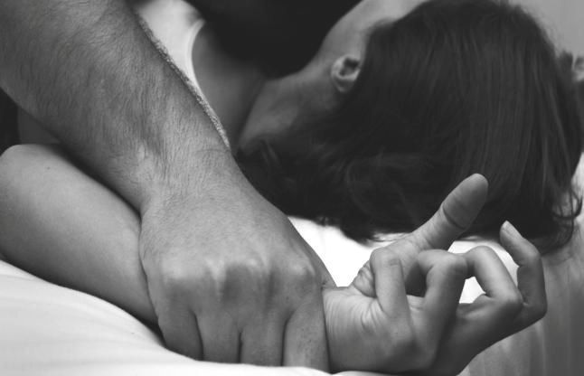 UP Crime: रेप में नाकाम जीजा ने काट दिया साली का गला, ट्रेन से कटकर की खुदकुशी CrimeTak