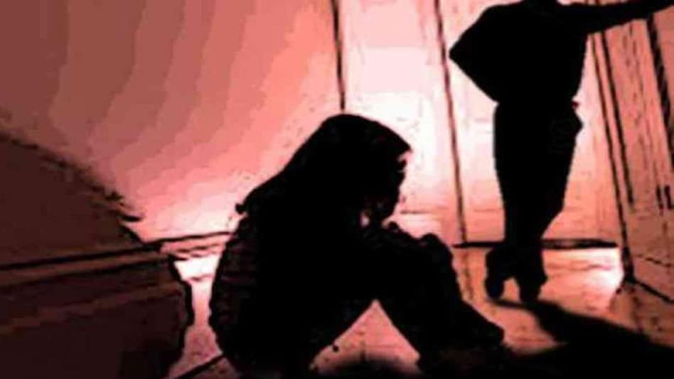Crime News: 'मेरे बॉयफ्रेंड के पापा ने मेरे साथ दो बार रेप किया', लड़की ने पुलिस को बताया बाप-बेटे की करतूत Crime News: 'मेरे बॉयफ्रेंड के पापा ने मेरे साथ दो बार रेप किया', लड़की ने पुलिस को बताया बाप-बेटे...