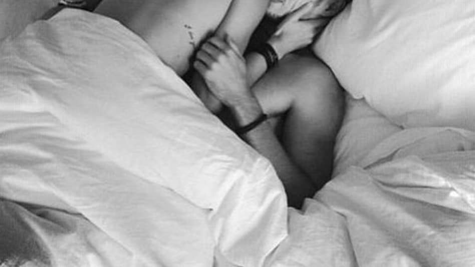 सेक्स करते करते निकला दम 67 साल के बुजुर्ग
कारोबारी का, गर्लफ्रेंड सड़क पर फेंक आई लाश सेक्स करते करते निकला दम 67 साल के बुजुर्ग कारोबारी का, गर्लफ्रेंड सड़क पर फेंक आई लाश