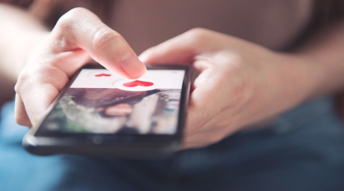 विदेशी महिला ने न्यूड चैट का बना लिया वीडियो और फिर उसे ही दिखाकर कारोबारी से मांगे पैसे CrimeTak