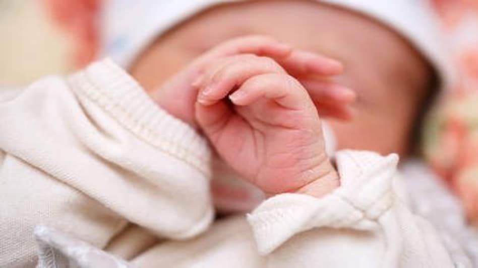 सहमति से बने संबंधो में नाबालिग लड़की बनी मां, कोर्ट ने FIR रद्द करते हुए कहा- 'प्यार, कानून को ध्यान में रखकर नहीं होता' सहमति से बने संबंधो में नाबालिग लड़की बनी मां, कोर्ट ने FIR रद्द करते हुए कहा- 'प्यार, कानून को ध्या...