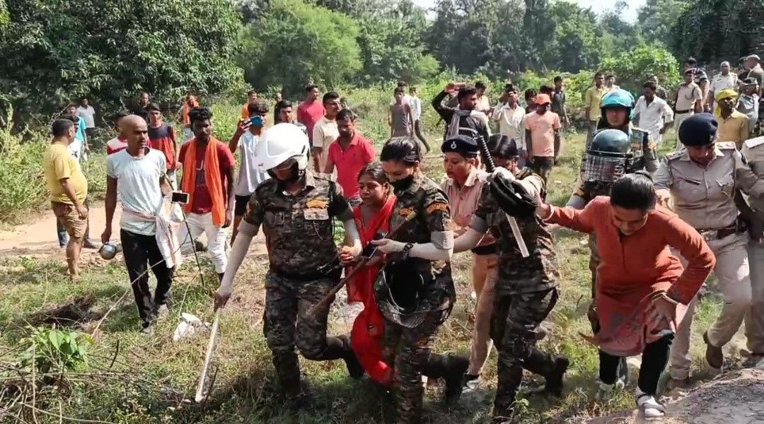Bihar Crime: हत्या का सबूत ‘मिटाने’ पहुंची पुलिस, गांव वालों ने बना लिया बंधक!