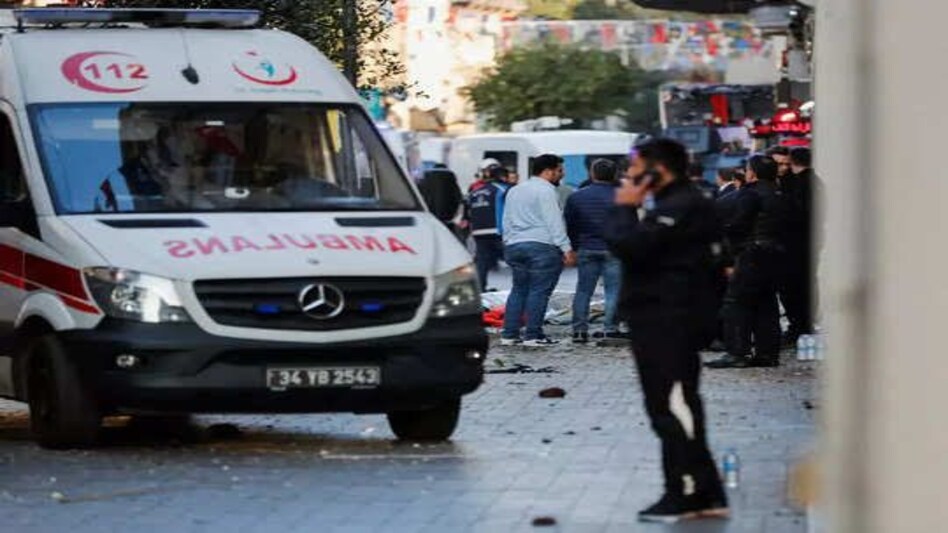 Istanbul Blast: बम धमाके से दहला इस्तांबुल, 6 की मौत 53 घायल Istanbul Blast: बम धमाके से दहला इस्तांबुल, 6 की मौत 53 घायल