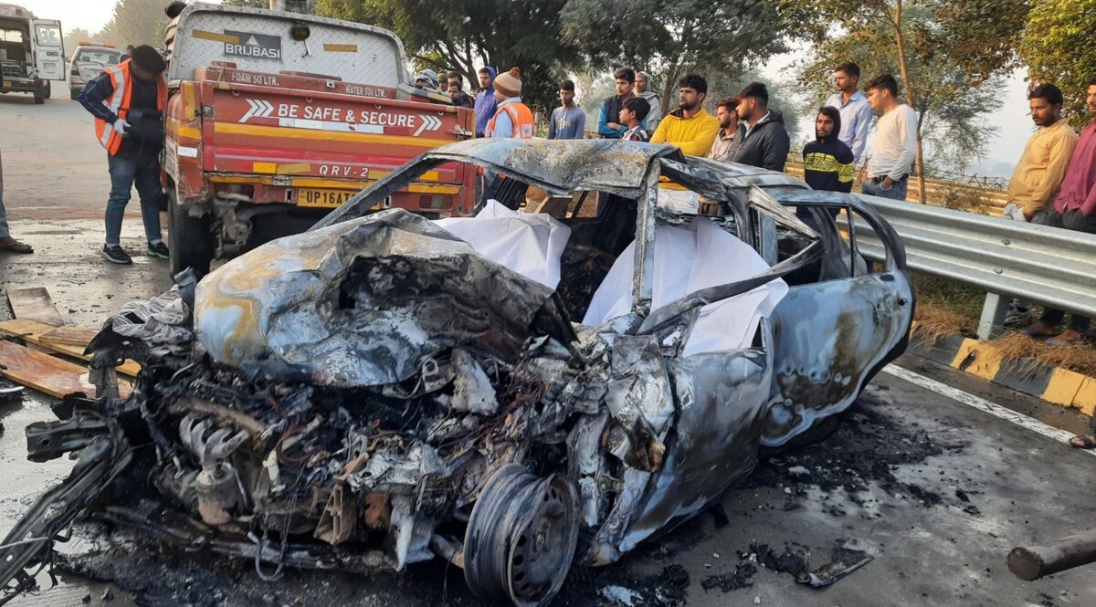 UP Crime: तेज रफ्तार कार ट्रॉली से टकराई, कार सवार दो युवकों की जिंदा जलने से मौत CrimeTak