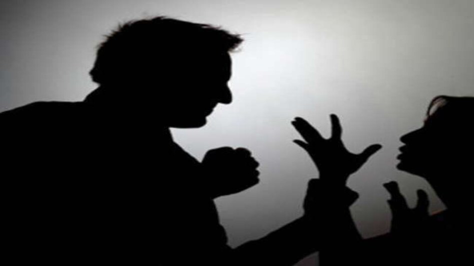 Lucknow : मनचले की हरकतों से परेशान होकर लड़की घर में हुई कैद! Lucknow : मनचले की हरकतों से परेशान होकर लड़की घर में हुई कैद!