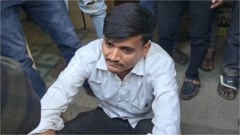 Gujarat Police: कॉन्स्टेबल ने बस में घुसकर कर दी पत्नी की हत्या, उसके बाद क्या हुआ Gujarat Police: कॉन्स्टेबल ने बस में घुसकर कर दी पत्नी की हत्या, उसके बाद क्या हुआ