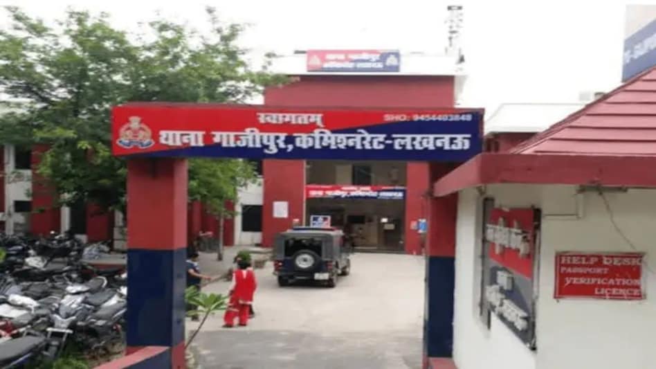 लखनऊ: 18 साल पुराने मर्डर केस में रिटायर्ड DIG की पत्नी गिरफ्तार! लखनऊ: 18 साल पुराने मर्डर केस में रिटायर्ड DIG की पत्नी गिरफ्तार!