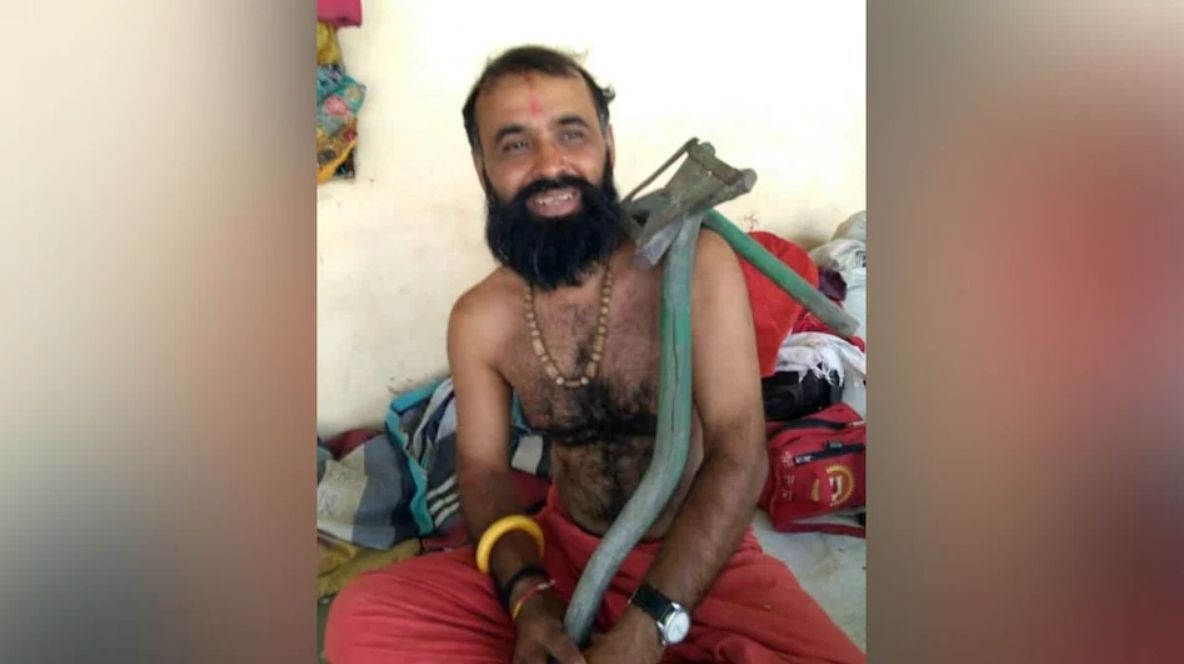 Rape: 25 हजार का इनामी तांत्रिक लाल बाबा अरेस्ट, नशे की गोलियां देकर किया था बलात्कार Rape: 25 हजार का इनामी तांत्रिक लाल बाबा अरेस्ट, नशे की गोलियां देकर किया था बलात्कार