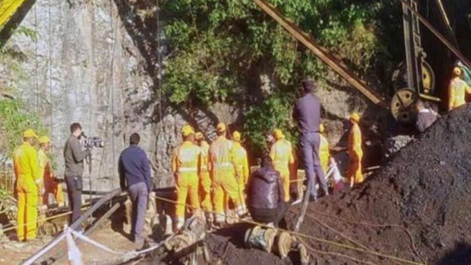 Chhattisgarh News: छत्तीसगढ़ में खदान धंसी, छह महिलाओं समेत सात की मौत Chhattisgarh News: छत्तीसगढ़ में खदान धंसी, छह महिलाओं समेत सात की मौत