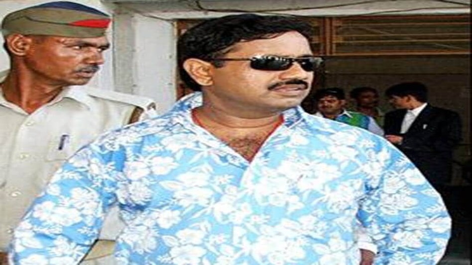 इस भारतीय गैंगस्टर ने कराया हाफिज सईद के घर के बाहर ब्लास्ट,
बबलू श्रीवास्तव RAW का एजेंट ! इस भारतीय गैंगस्टर ने कराया हाफिज सईद के घर के बाहर ब्लास्ट,बबलू श्रीवास्तव RAW का एजेंट !