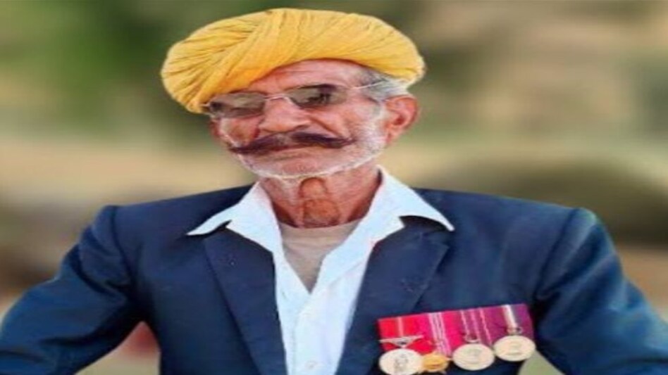 1971 की जंग के हीरो भैरों सिंह राठौर ने ली अंतिम सांस, पाकिस्तान टैंक रेजिमेंट को चटाई थी धूल 1971 की जंग के हीरो भैरों सिंह राठौर ने ली अंतिम सांस, पाकिस्तान टैंक रेजिमेंट को चटाई थी धूल