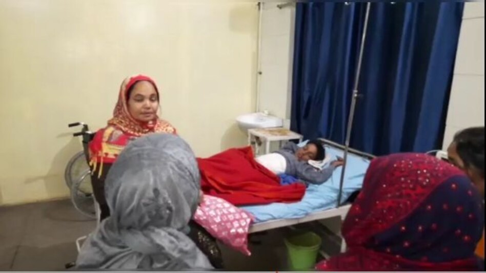 Viral News: इस चाइनीज फोन में गेम खेलते समय अचानक फटा मोबाइल, बुरी तरह झुलसा मासूम Viral News: इस चाइनीज फोन में गेम खेलते समय अचानक फटा मोबाइल, बुरी तरह झुलसा मासूम