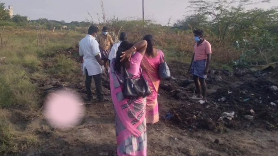 Tamil Nadu: तमिलनाडु के विरुधुनगर में 30 कुत्तों की हत्या, कुत्तों को मार कर गाड़ दिया गया Tamil Nadu: तमिलनाडु के विरुधुनगर में 30 कुत्तों की हत्या, कुत्तों को मार कर गाड़ दिया गया