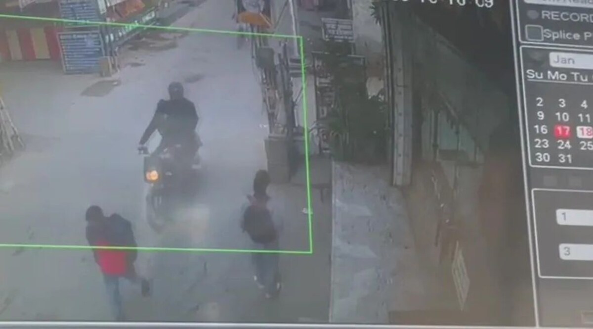 Dwarka Acid Attack : स्कूली छात्रा पर लड़के ने फेंका एसिड - देखें वीडियो CrimeTak