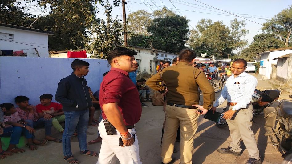 51 बार स्क्रूड्राइवर से लड़की के सीने पर वार, बस में हेल्पर का काम करने वाले ने फ्लाइट से आकर की हत्या 51 बार स्क्रूड्राइवर से लड़की के सीने पर वार, बस में हेल्पर का काम करने वाले ने फ्लाइट से आकर की हत...