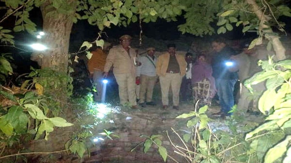 UP Crime : पिता हुए नाराज तो बड़ी बहन कुएं में कूदी, बचाने में छोटी बहन भी कूदी, दोनों की मौत UP Crime : पिता हुए नाराज तो बड़ी बहन कुएं में कूदी, बचाने में छोटी बहन भी कूदी, दोनों की मौत