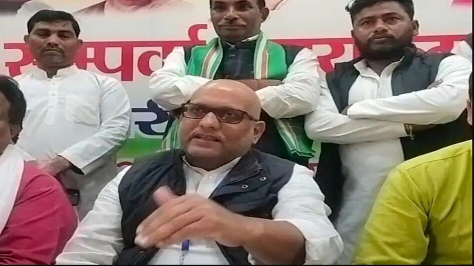 Viral News: 'लटके-झटके दिखाने आती हैं स्मृति ईरानी', कांग्रेस नेता ने दिया विवादित बयान Viral News: 'लटके-झटके दिखाने आती हैं स्मृति ईरानी', कांग्रेस नेता ने दिया विवादित बयान