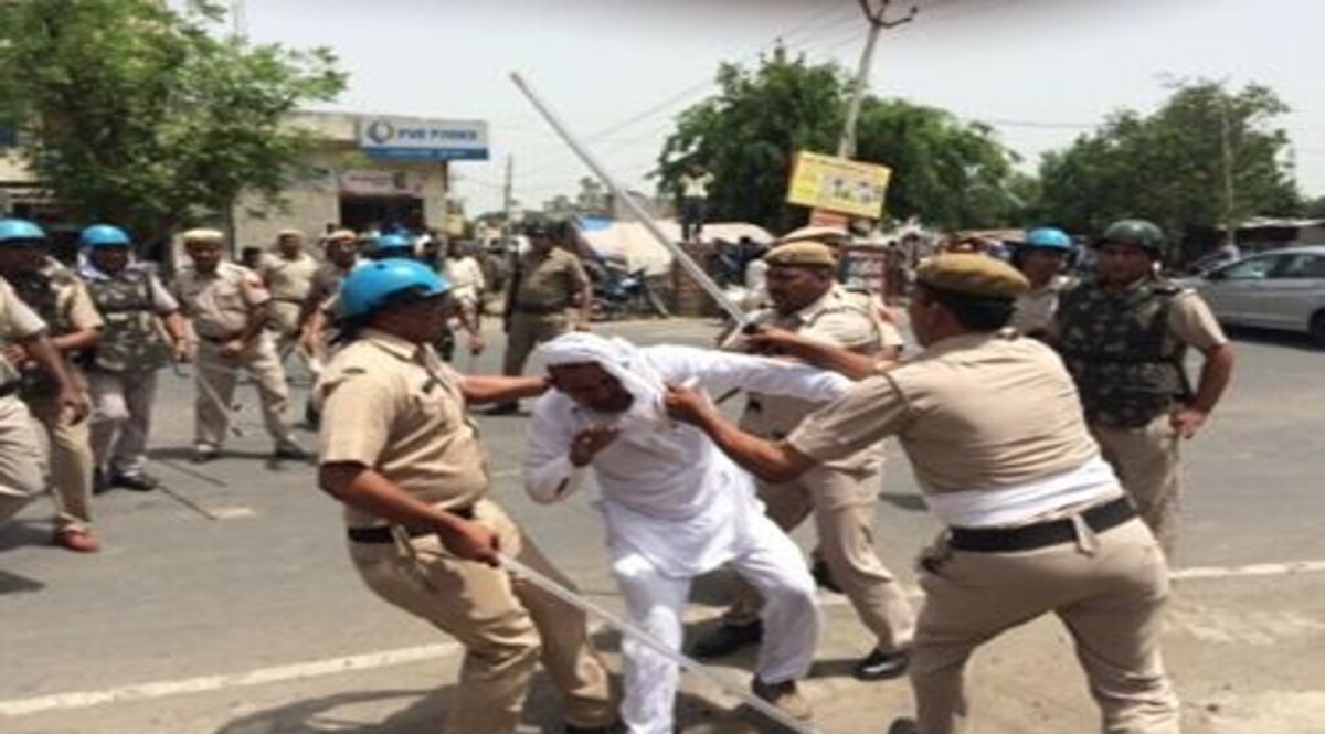किसान शराब फैक्टरी हटाने की मांग कर रहे थे पंजाब पुलिस ने लाठियों से जमकर कूट दिया CrimeTak