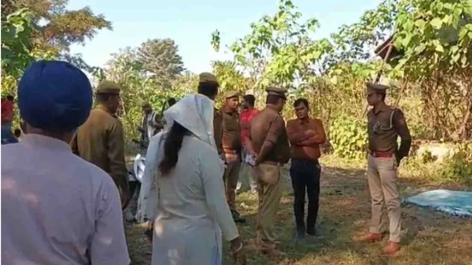 UP Crime News: बरेली में बच्चे का शव कब्र से निकालकर पोस्टमार्टम को भेजा, 8 दिन पहले हुई थी मौत UP Crime News: बरेली में बच्चे का शव कब्र से निकालकर पोस्टमार्टम को भेजा, 8 दिन पहले हुई थी मौत