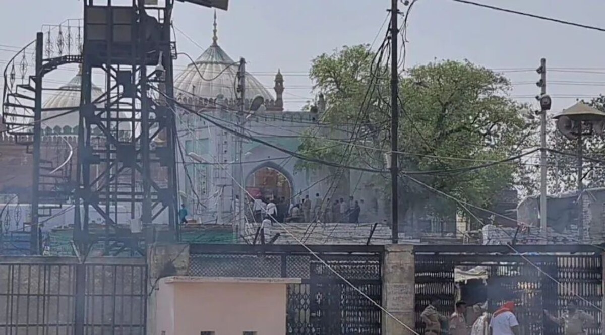 बाबरी की बरसी पर मथुरा की ईदगाह मस्जिद में हनुमान चालीसा के पाठ का ऐलान! CrimeTak