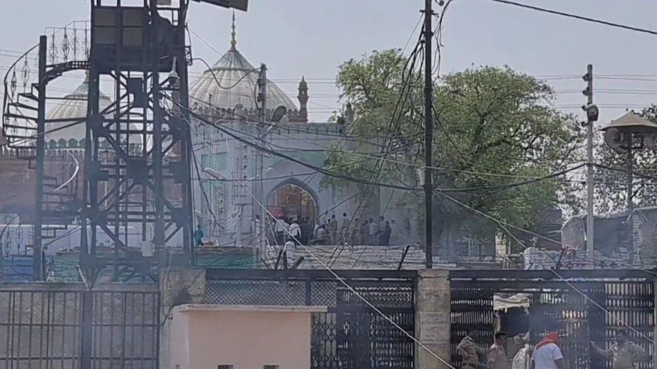 बाबरी की बरसी पर मथुरा की ईदगाह मस्जिद में हनुमान चालीसा के पाठ का ऐलान! बाबरी की बरसी पर मथुरा की ईदगाह मस्जिद में हनुमान चालीसा के पाठ का ऐलान!