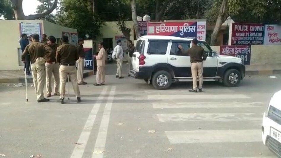 Haryana Crime: 7 साल की बच्ची को रेप के बाद तड़पा-तड़पा कर मार डाला, जंगल में फेंकी लाश Haryana Crime: 7 साल की बच्ची को रेप के बाद तड़पा-तड़पा कर मार डाला, जंगल में फेंकी लाश