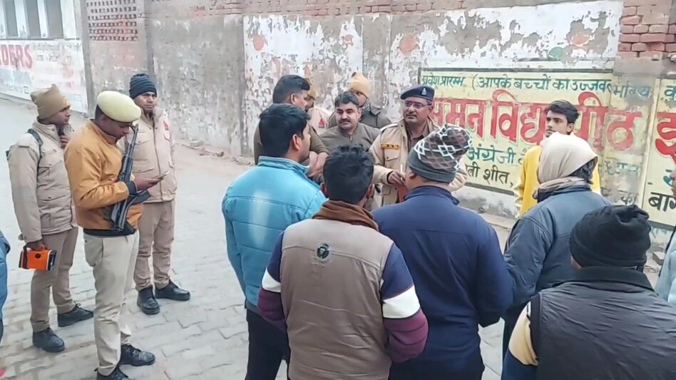 UP Crime: इटावा में बस चालक की गोली मारकर हत्या, हमलावर फरार, सदमें में परिवार UP Crime: इटावा में बस चालक की गोली मारकर हत्या, हमलावर फरार, सदमें में परिवार