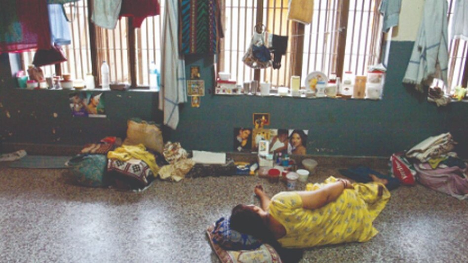 Women Prisoners in India: सबसे ज्यादा तमिलनाडु और उसके बाद दिल्ली में बंद है महिला कैदी! Women Prisoners in India: सबसे ज्यादा तमिलनाडु और उसके बाद दिल्ली में बंद है महिला कैदी!