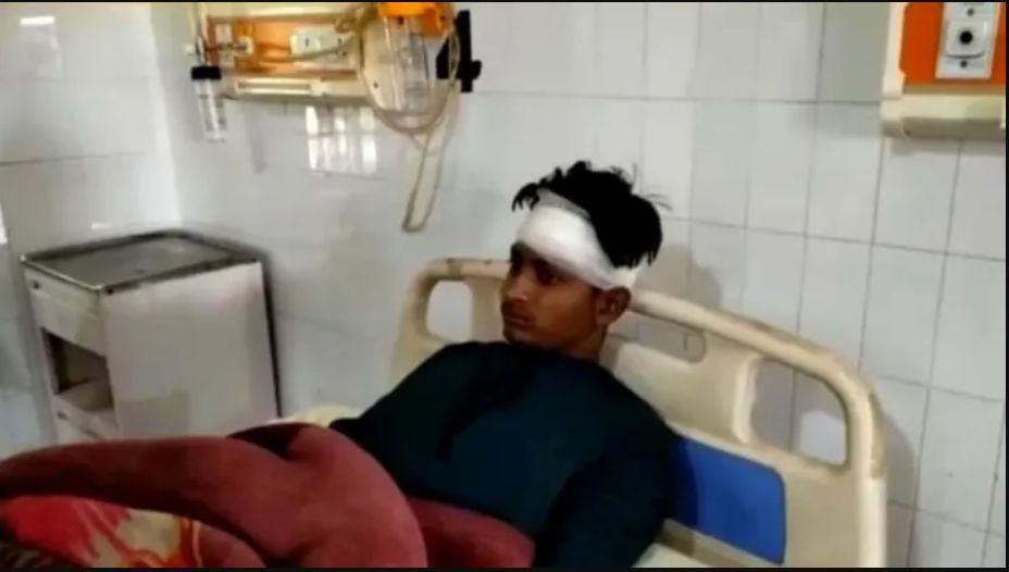 Viral News: 'घर पर कोई नहीं है, आ जाओ..!', GF ने घर पर बुलाया, घरवालों ने चोर समझकर पीट दिया CrimeTak