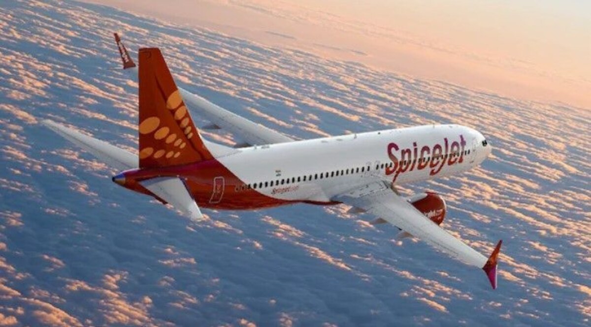 Spicejet Flight: एयरहोस्टेस के साथ बदतमीज़ी करने वाले के खिलाफ़ एक्शन, फ्लाइट से उतारा CrimeTak