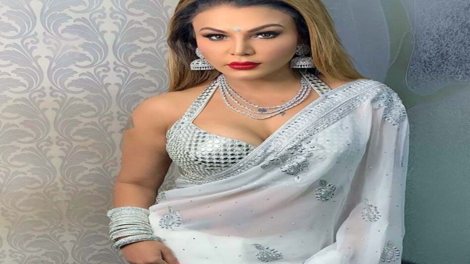 Rakhi Sawant: कोर्ट ने पुलिस से मंगलवार तक राखी सावंत के खिलाफ कोई कार्रवाई ना करने के दिए निर्देश Rakhi Sawant: कोर्ट ने पुलिस से मंगलवार तक राखी सावंत के खिलाफ कोई कार्रवाई ना करने के दिए निर्देश