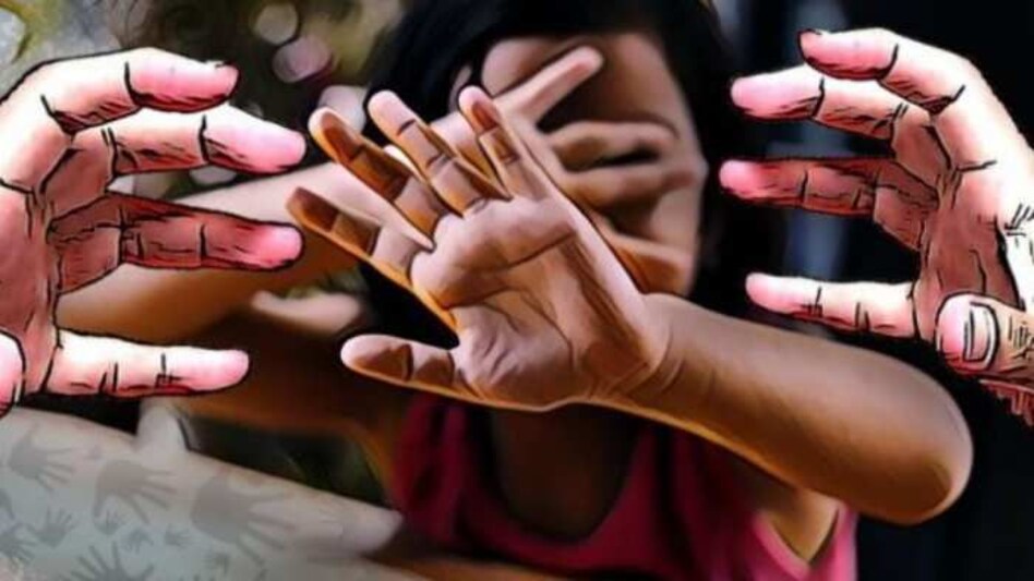 UP Crime: ढाई साल की बच्ची को अगवा कर गैंगरेप, दो आरोपी गिरफ्तार UP Crime: ढाई साल की बच्ची को अगवा कर गैंगरेप, दो आरोपी गिरफ्तार
